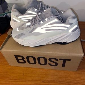 Yeezy 700 static